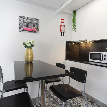 Cr Beach Matosinhos Апартаменты *