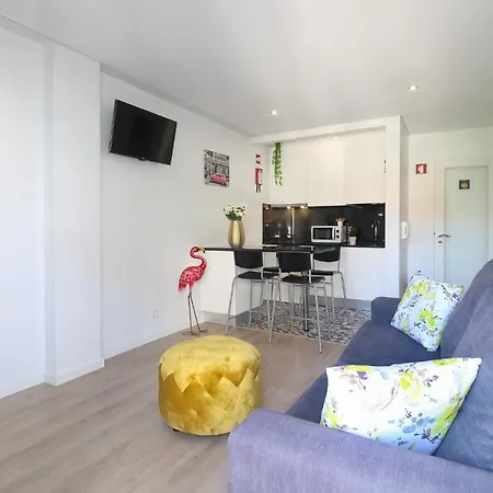 Cr Beach Matosinhos Апартаменты *